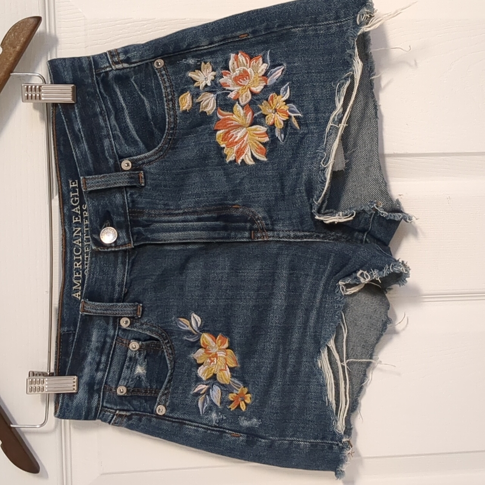AE Mom Jean Short High Rise Floral Embroidered